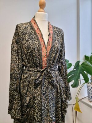 New Silk Sari Boho Kimono in Persian Black Beige Gold - Image 3