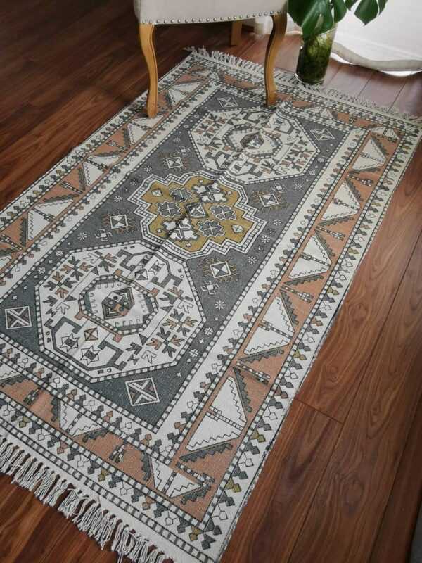 6ft x 4ft Vintage Style Cotton Dhurrie Rug in Bohemian look
