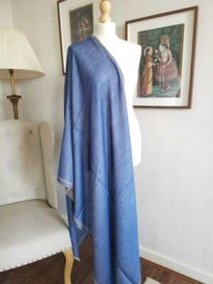 Fine Wool Pashmina Unisex Reversible Scarf in Blue & Grey - Image 3