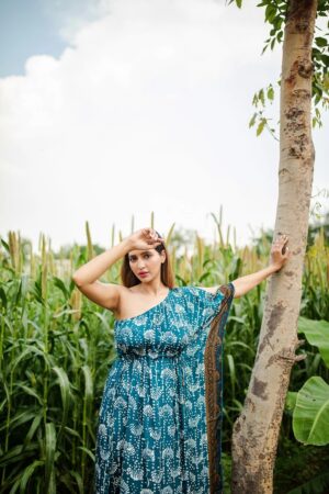 One shoulder silk kaftan in blue - Image 10
