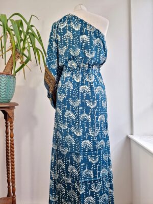 One shoulder silk kaftan in blue - Image 9