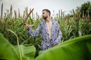 Monochromic Silk Men's Boho Kimonos - Image 10
